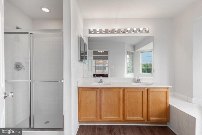 Building Photo - 21639 Kings Crossing Terrace