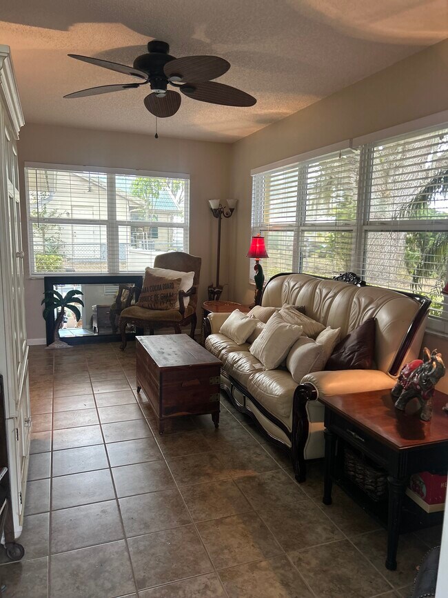 Building Photo - 1136 Peach Tree Dr