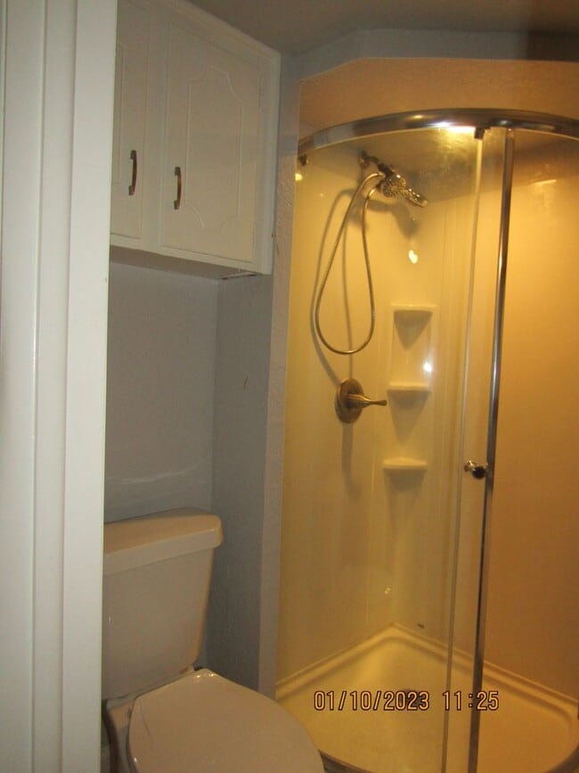 Building Photo - Great home located on the eastside, walking distance to MacArthur Schools.