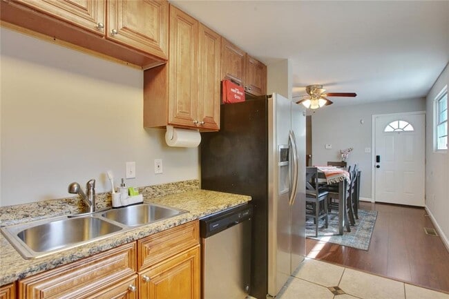 Building Photo - 99 Ericson St SE