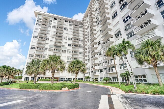 Building Photo - Beautiful 2 bedroom 1.5 bath Condo