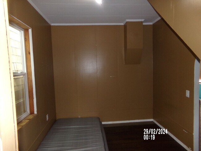 Building Photo - 4bd 1ba Home