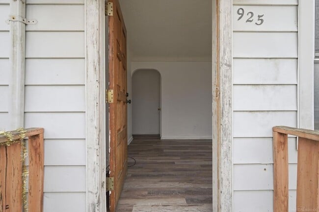 Building Photo - 925 Leland St