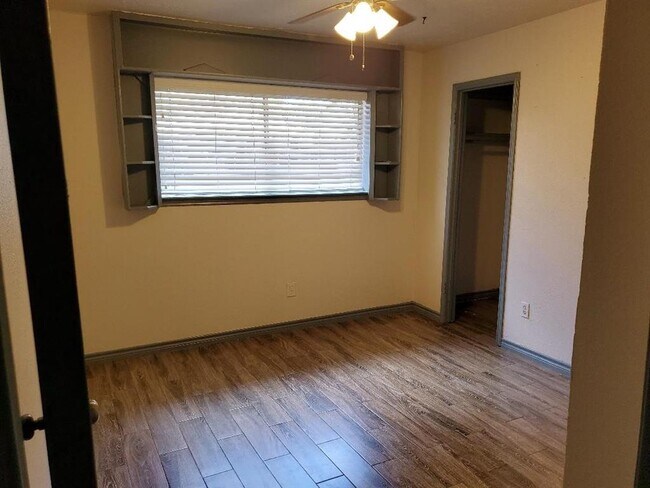 Building Photo - 6831 Stoney River Dr