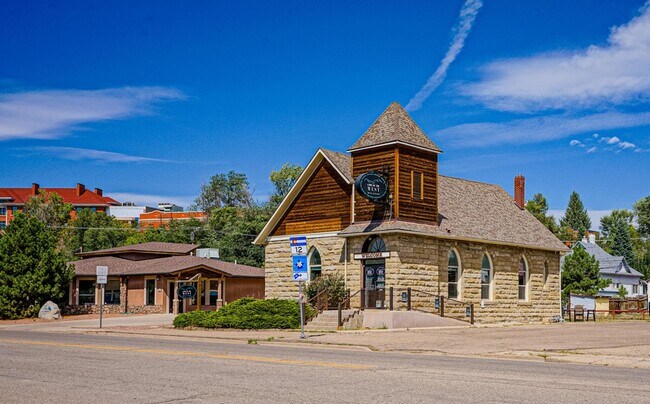 Building Photo - 431 University St