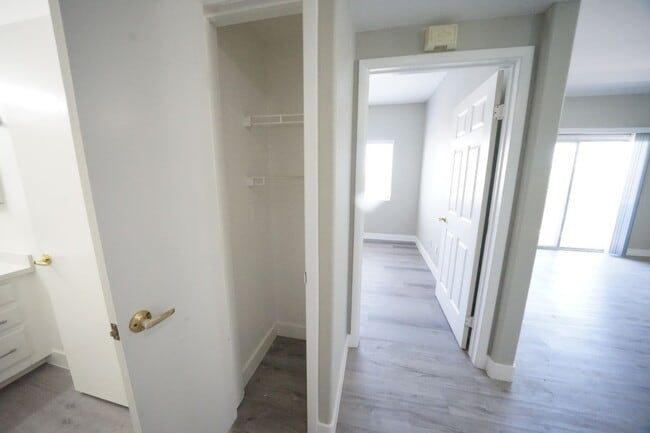 Building Photo - 5655 E Sahara Ave
