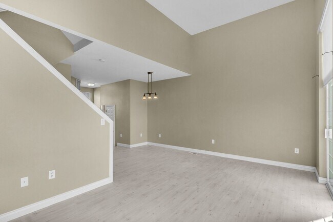 Building Photo - 3 Bed Draper Townhome with Views