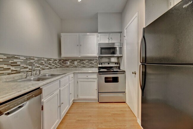 Building Photo - 2801 Rio Grande St