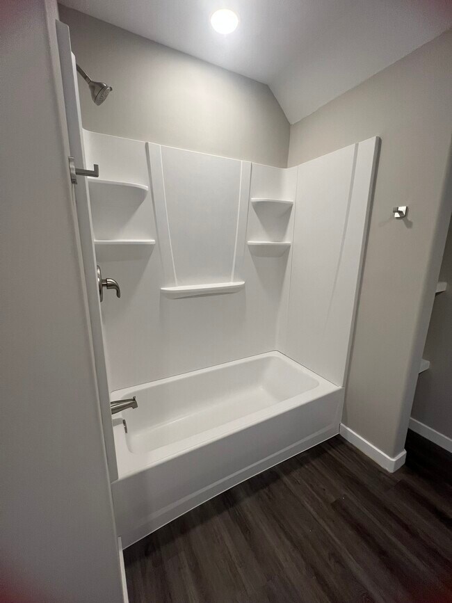 Building Photo - 426 Wood Ave