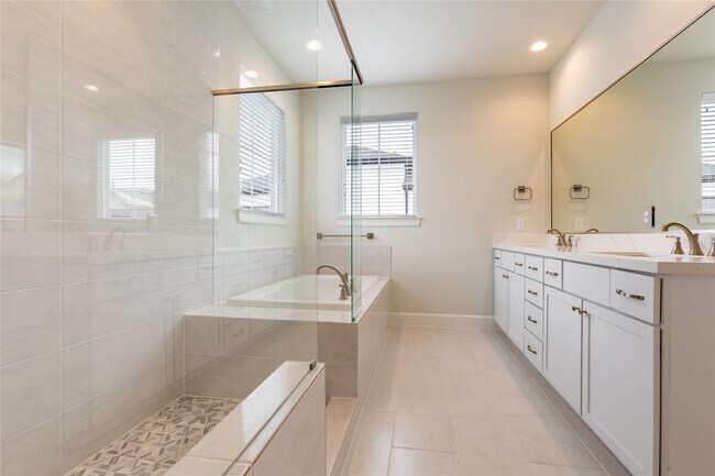 Building Photo - 2802 Grand Fountains Dr