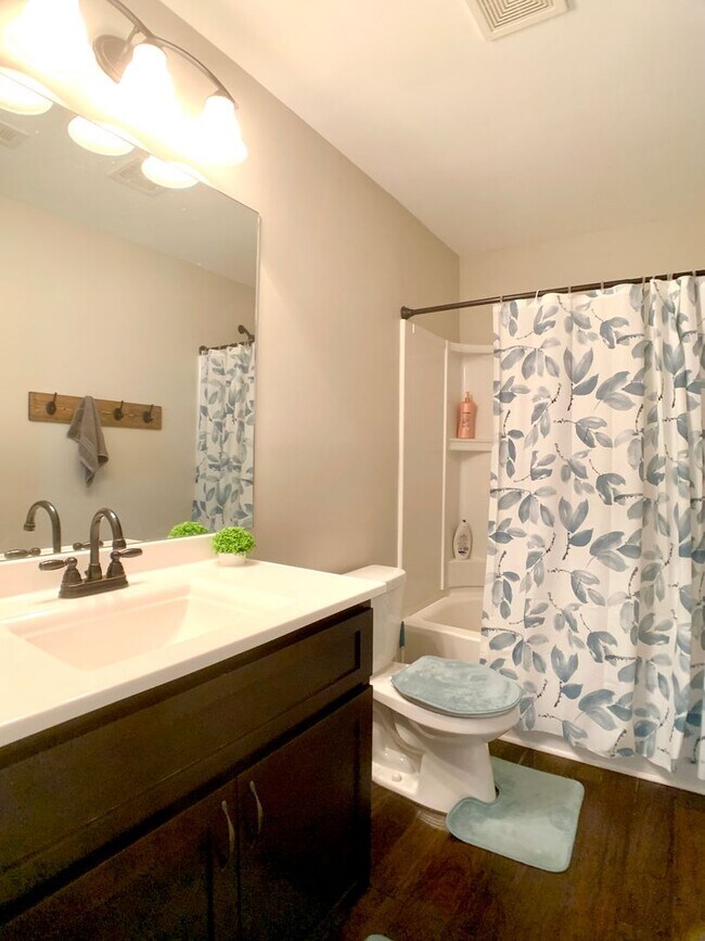Building Photo - 2925 McManus Cir