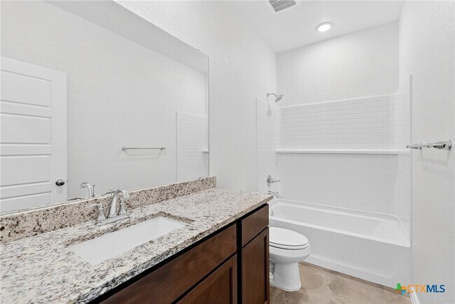 Building Photo - 620 Pacific Crest Trl