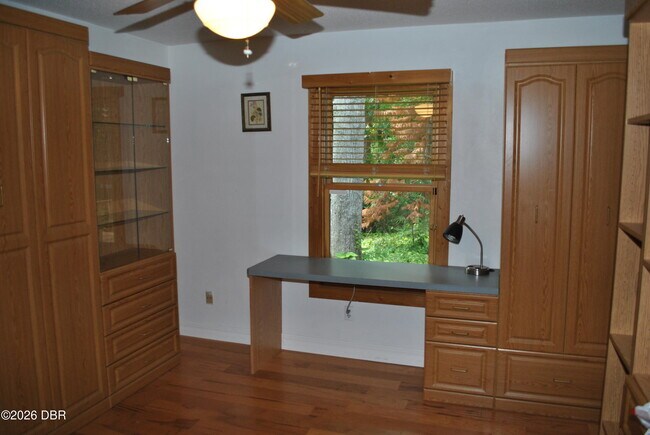 Building Photo - 5590 Lancewood Cir S
