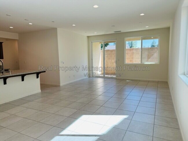 Building Photo - 1477 Las Rosas Ave