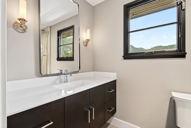 Building Photo - Stunning Luxury Home in the Village of Che...