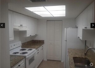 Building Photo - 100 Crestwood Ct N
