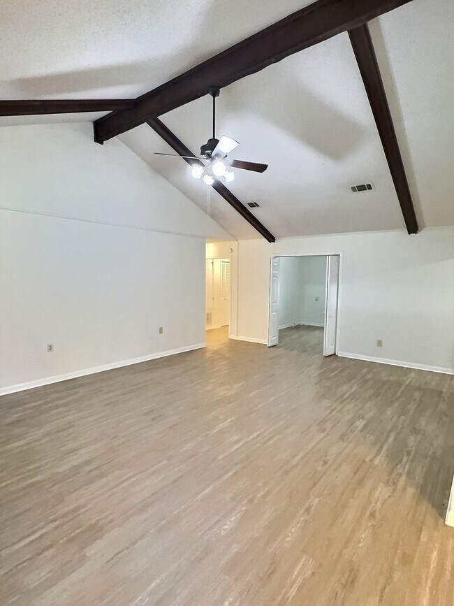 Building Photo - MOVE-IN SPECIAL! 3-Bedroom Home in Fort Ba...