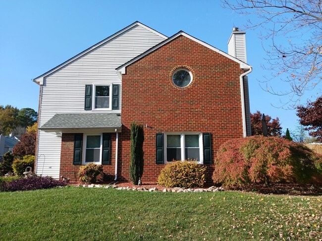 Building Photo - Yorktown Townhouse