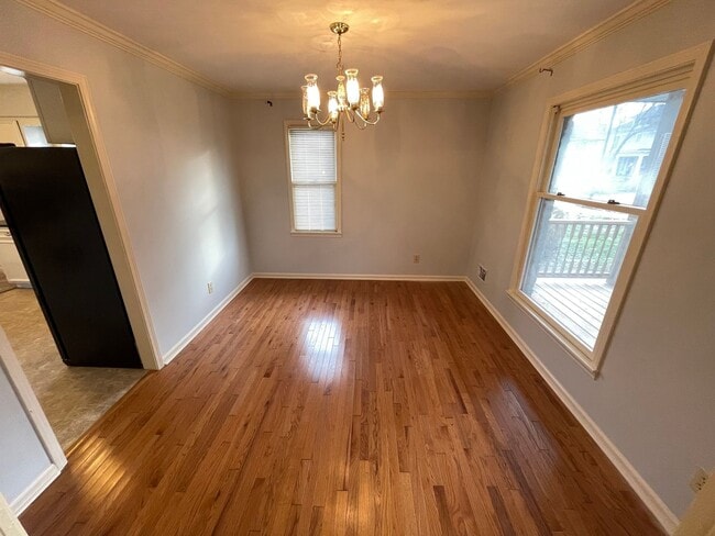 Building Photo - Charming 4 Bedroom Home in Downtown Shelbyville – Prime Location & Classic Comfort