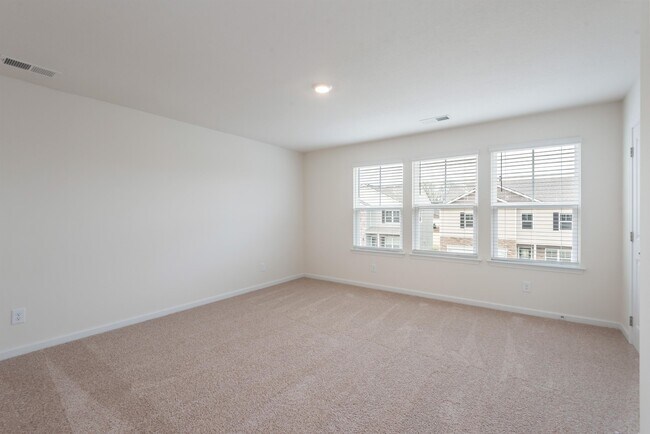 Building Photo - 5513 English Holly Wy