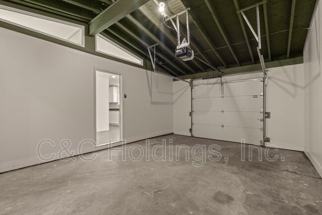 Building Photo - 4541 E 32nd Pl