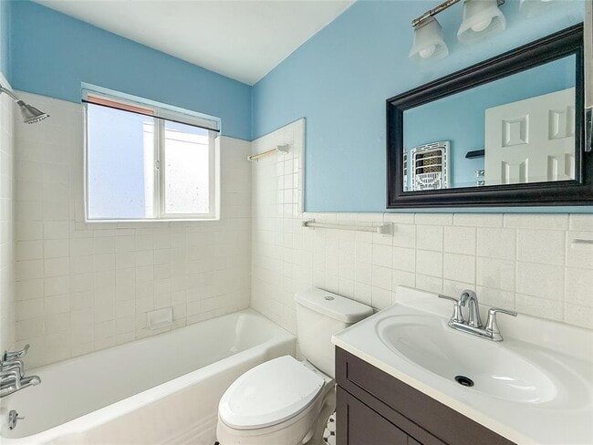 Building Photo - 2309 Alta Vista Ave