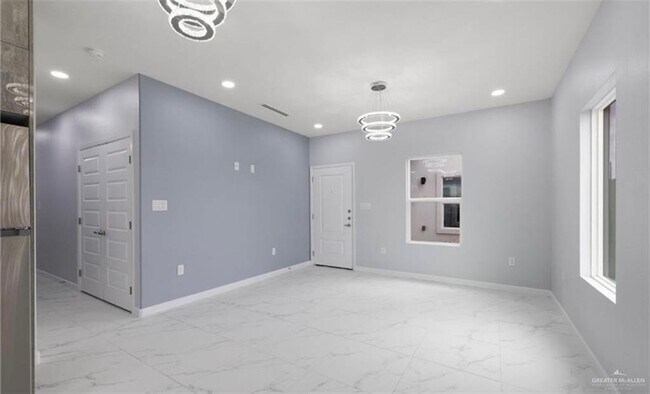 Building Photo - 19 S Dominique Dr