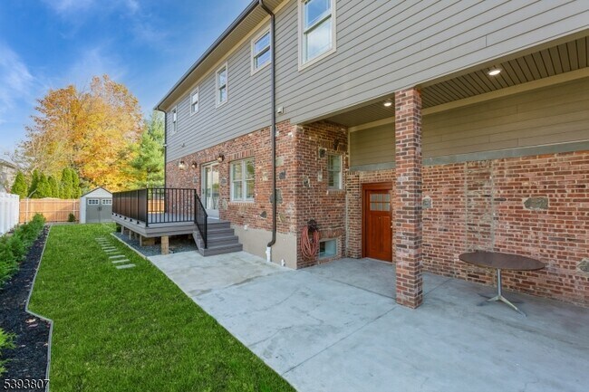 Building Photo - 8 Gregory Rd