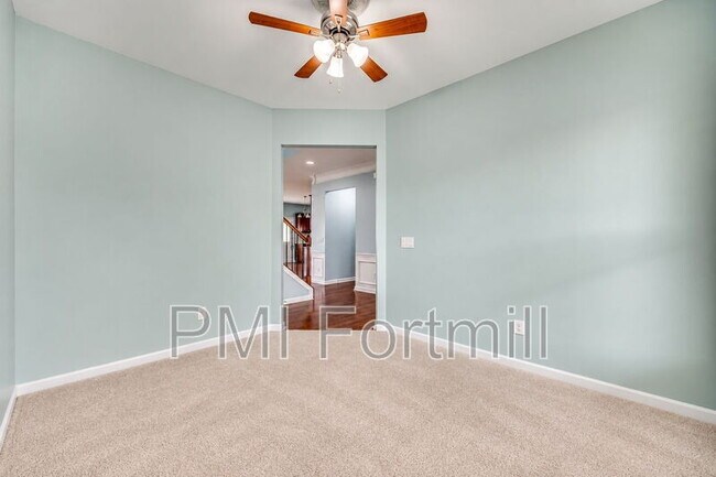 Building Photo - 1080 Crescent Moon Dr