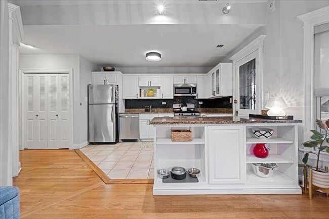 Building Photo - 1023 W Dakin St