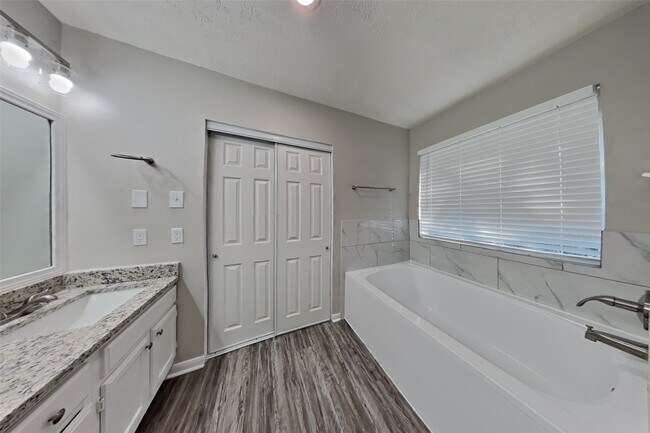 Building Photo - 16423 Concord Falls Ln