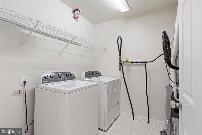 Building Photo - 2932 Finsbury Pl