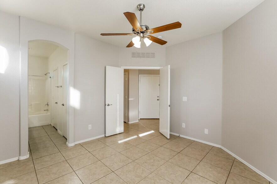 Building Photo - 1115 E Grove St