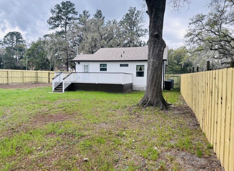 Building Photo - 329 NE 2nd St