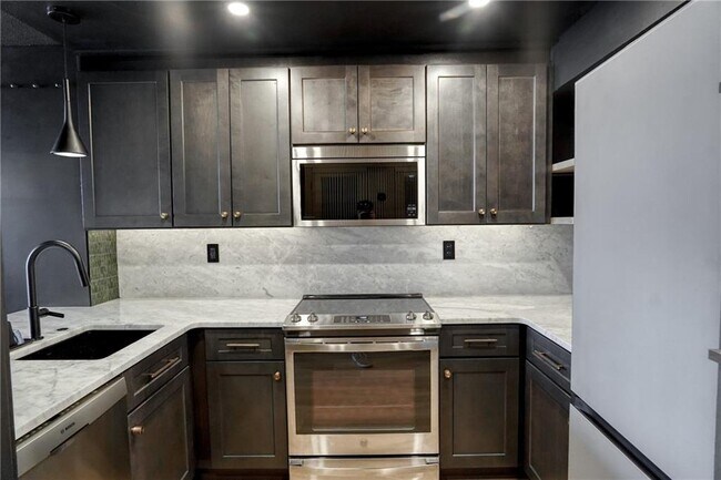 Building Photo - 2870 Pharr Ct S Northwest