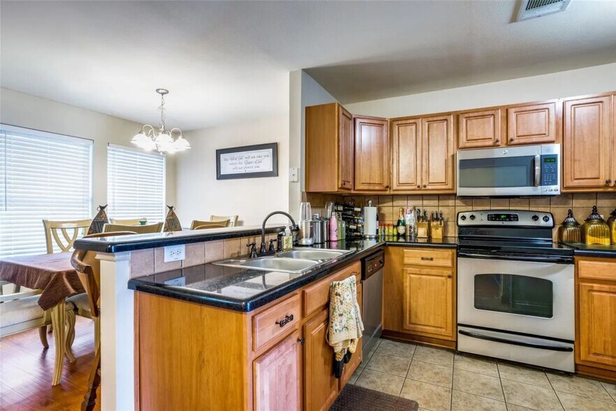 Building Photo - 12629 Oceanside Dr