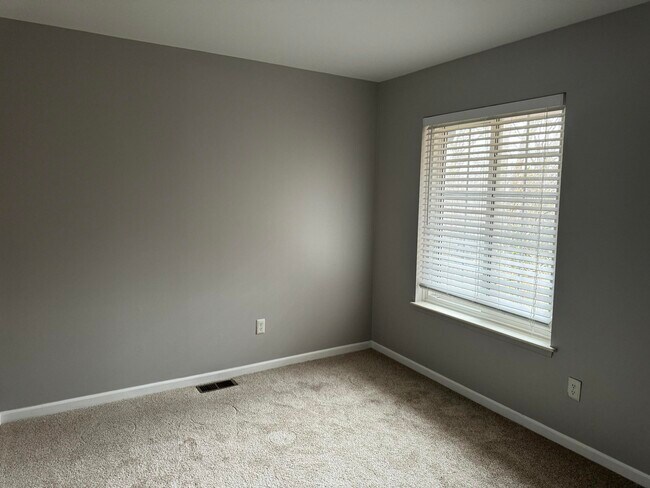 Building Photo - 30256 Southfield Rd