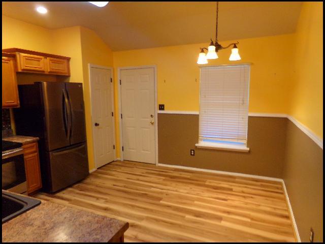 Building Photo - 909 Yarrow Dr