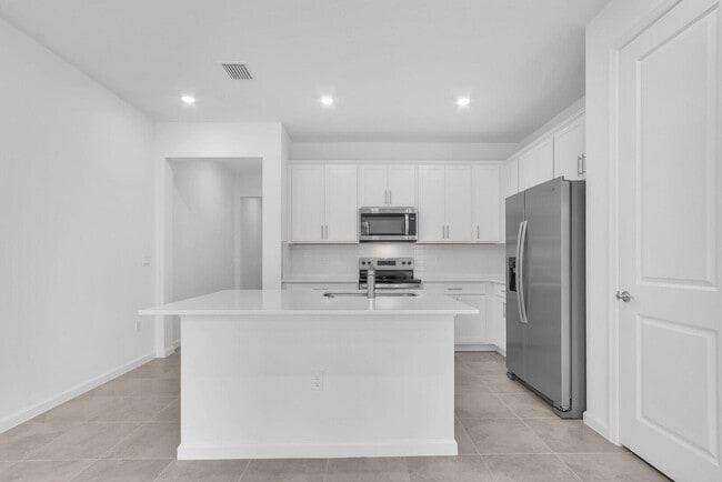 Building Photo - 2880 SE Federal Hwy