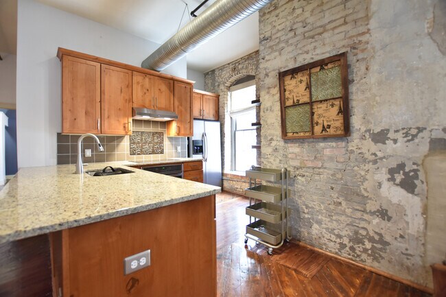Building Photo - Stunning  2 Bedroom Loft @ Piedmont Leaf Lofts in Innovation Quarter!