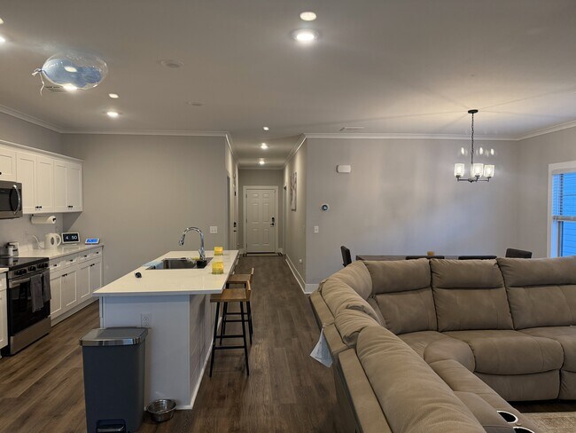 Building Photo - 210 Bottlebrush Walk