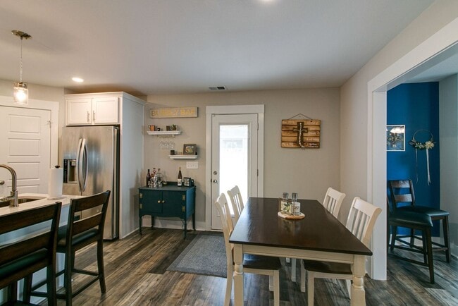 Building Photo - 210 Geneva Ln