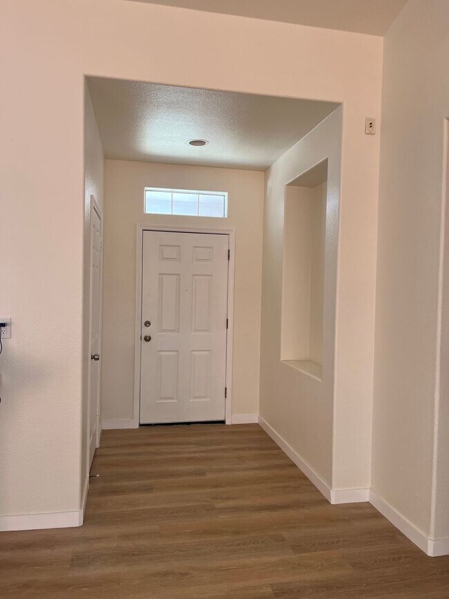 Building Photo - 2065 Banjo Dr