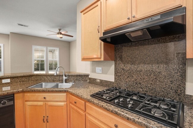 Building Photo - Super Convenient Walnut Creek 3 bed/2bath