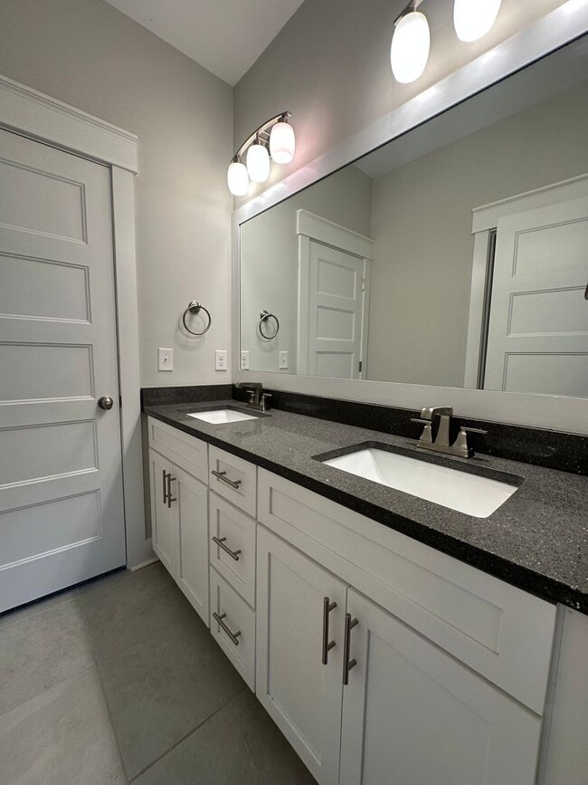 Building Photo - Gorgeous newer 2-Story, 4 bedroom Home in South Walton County