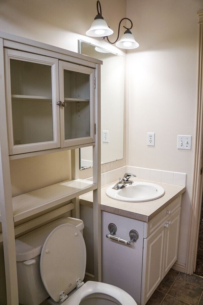 Building Photo - A Garden City Gem Near Parks, Dining & the Greenbelt