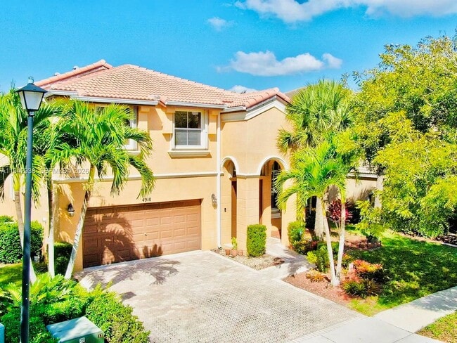 Building Photo - 4910 SW 163rd Ave