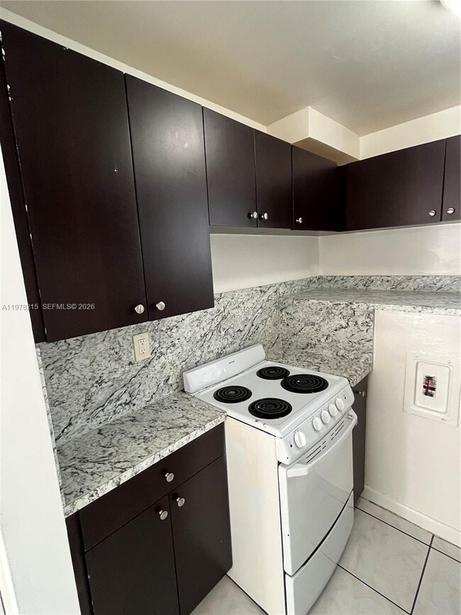 Building Photo - 960 Biarritz Dr