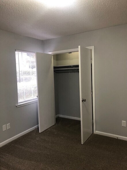 Building Photo - 115 Rainbow Ct