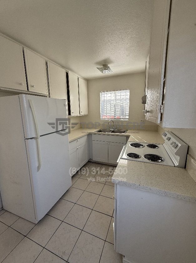 Building Photo - 3871 Marlborough Ave